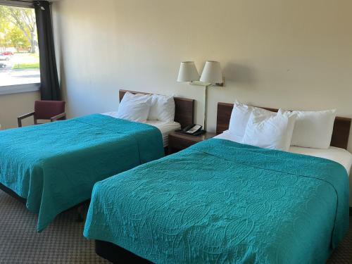 2 double beds