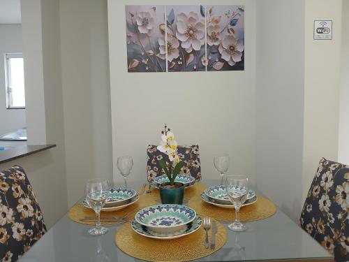 Ótima Localização, com suíte, Garagem coberta (Otima Localizacao, com suite, Garagem coberta) in เฟลยา