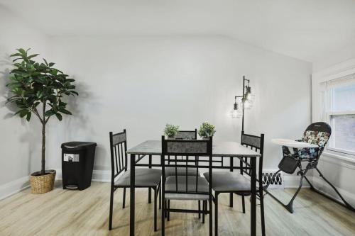 2 BR 1 Bath Apt with Parking and Close to all Amenities in 中奧沙瓦