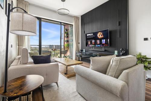 New 1BR with Rooftop Pool and Amazing View - image 6