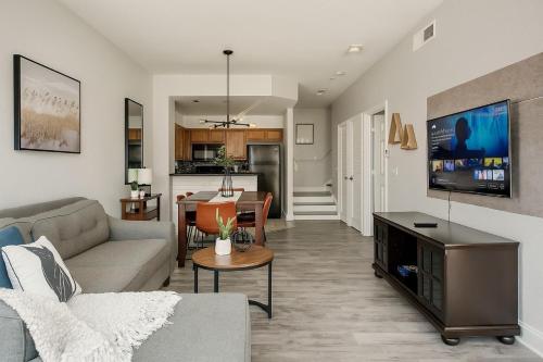 3-BR Condo BBQ Heated Pool Near DisneyMalls