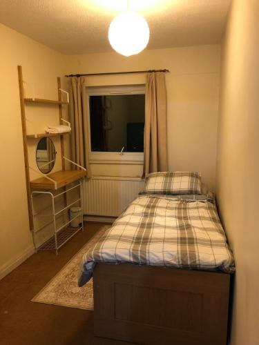 Short Stay Room in Flat share Cardiff – khách sạn tại Lianedeym / Rumney