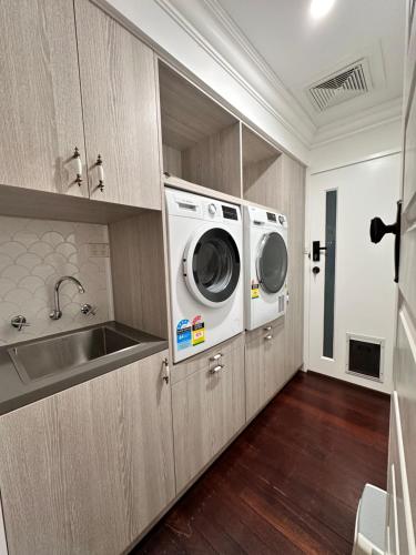 Serene Escape with Birds, Trees & Breeze in Ferntree Gully