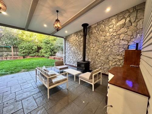 Serene Escape with Birds, Trees & Breeze in Ferntree Gully