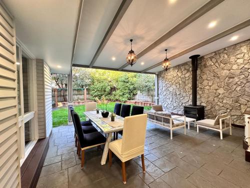 Serene Escape with Birds, Trees & Breeze in Ferntree Gully