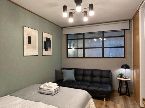 KAZAGURUMA 3min station, 5min Namba, 30min USJ, up to 14 !