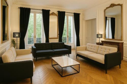 luxurious apartment Av des Champs-Élysée