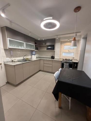 Departamento a metro de la plaza Independencia