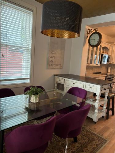 4 Bedrrom Downtown Gem, Modern, Comfort, Fireplace, Huge Backyard, Steps to Lake and Broadwalk in 特米斯卡明岸 (ON)