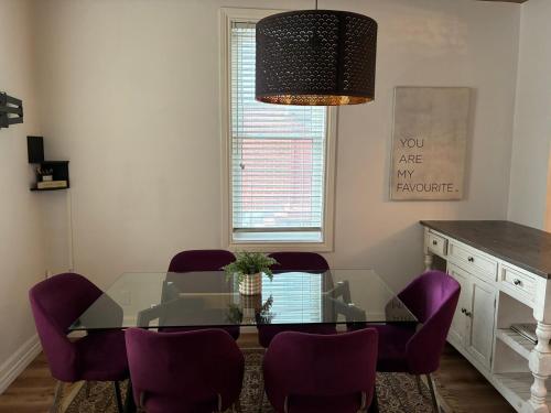 4 Bedrrom Downtown Gem, Modern, Comfort, Fireplace, Huge Backyard, Steps to Lake and Broadwalk in 特米斯卡明岸 (ON)