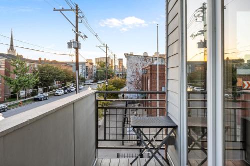 NEW Elegant Downtown Escape with Modern Comforts - image 14