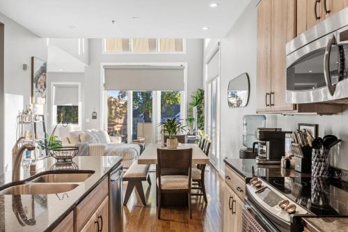 NEW Elegant Downtown Escape with Modern Comforts - image 4