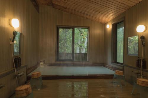 Спа с гореща изворна вода, Komakusa Hotel in Norikura