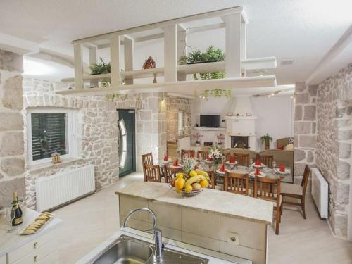 Удобства, Villa in Imotski with swimming pool in Gornji Vinjani