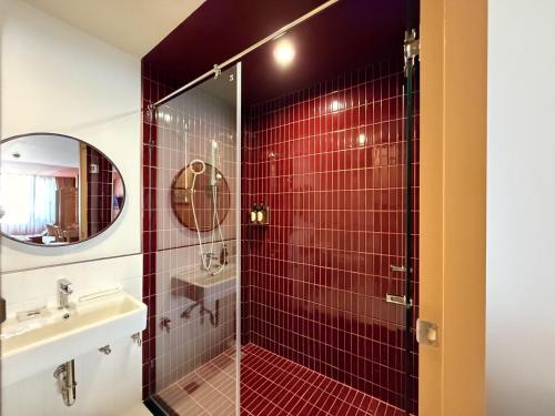 room detail thumbnail 2