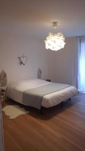 Appart cosy 70 m2 2 chambres tout confort 4 personnes in Charenton-du-Cher
