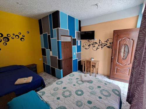 1 double bed, 1 twin bed