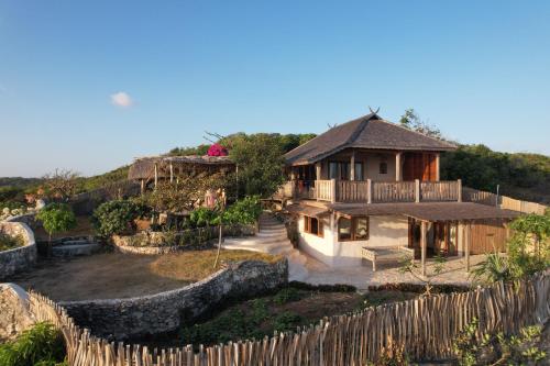 Exterior view, Ume Lelendo in Boa