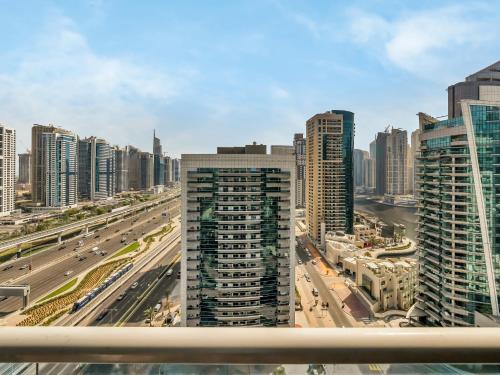 Luxury 1 Bedroom Marina Views Walk to Metro and Beach, Dubai (photo 7)