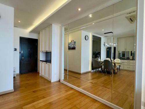 JB City Shopping Mall Apartment near Dinosaurs Alive Water Theme Park