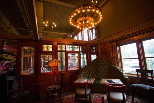 Étterem, McMenamins Anderson School in Bothell (Washington)