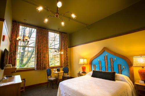 McMenamins Anderson School McMenamins Anderson School is conveniently located in the popular Bothell area. The property features a wide range of facilities to make your stay a pleasant experience. Service-minded staff will welc