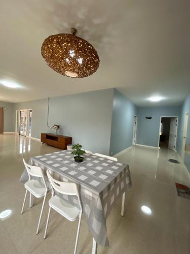 Topinn Hotel near Wat Saimai Lum Luk Ka