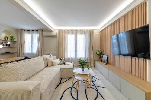 Haussmann apartment - South-facing balcony 2BR 4p