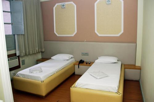 Twin Room image 7