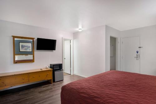 1 queen bed