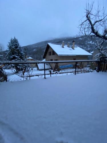 Mountain getaway in Saint-Chaffrey - Location saisonnière - Saint-Chaffrey