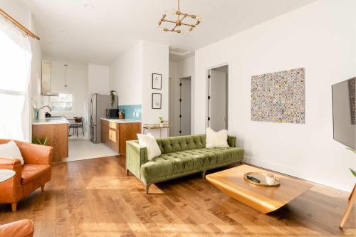 MidCentury Dream 2BR - 95 WalkScore