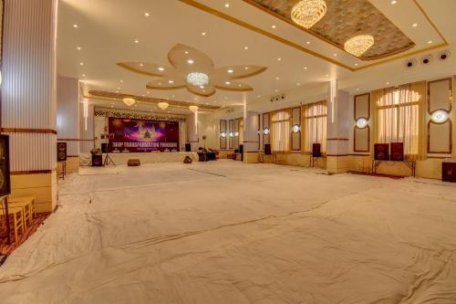 Hotel Majestic Pearl in Nashik Road