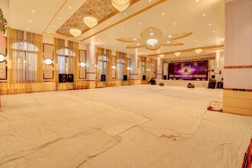 Hotel Majestic Pearl in Nashik Road