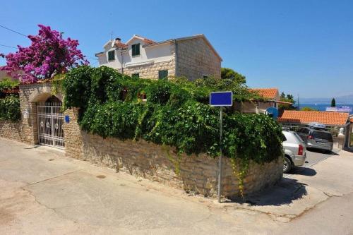Seaside apartments with a swimming pool Sutivan, Brac - 16846, Sutivan