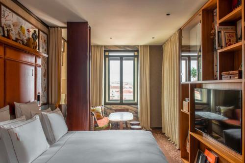 room detail thumbnail 0