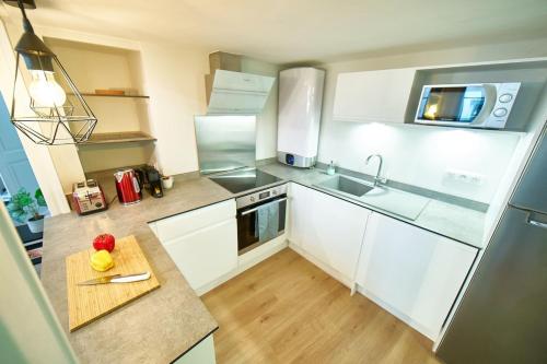 Camping - Lyon -  - Le Chartreux -Canut Lyonnais -Croix Rousse - Image #1