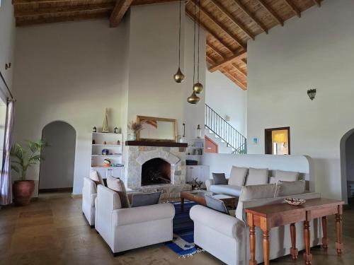 酒吧/Lounge Bar, Kipepeo Villa Mt Longonot & Lake Naivasha views in 奈瓦夏