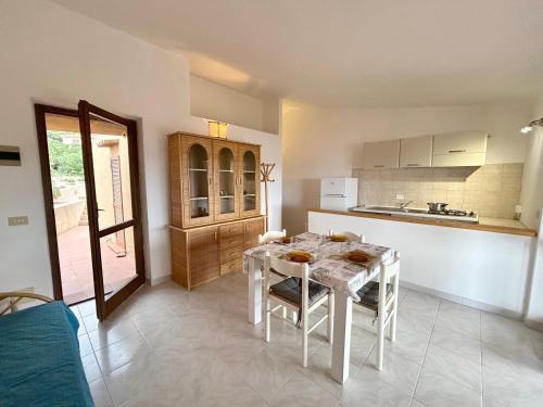 ห้องครัว, Residence in Costa Paradiso, apartments with private outdoor area in กอสตา ปาราดิโซ