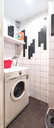 Bossa by Bizflats Monthly Terrace Apartment in Gràcia - image 2