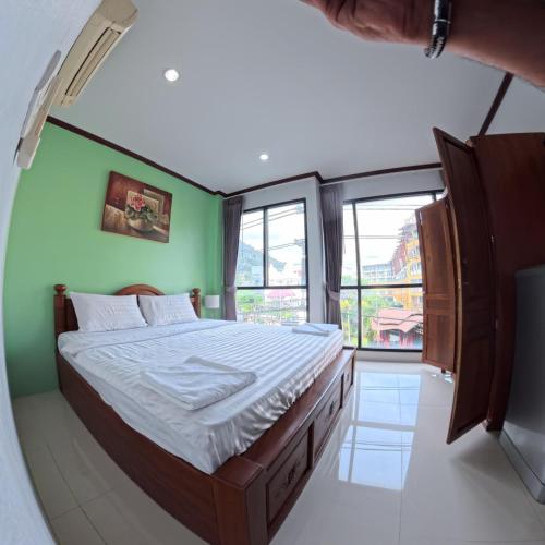 room detail thumbnail 0