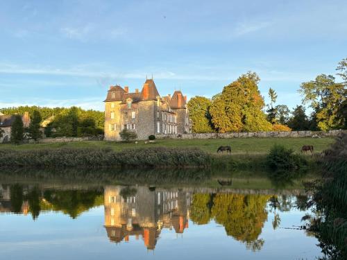 Dārzs, Château d'Hugémont- aile du Parc (Chateau d'Hugemont- aile du Parc) in Taisnieres-en-Thierache