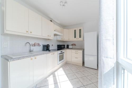 Spacious Apartment for 8 People - Bron Grand Clement in Bron