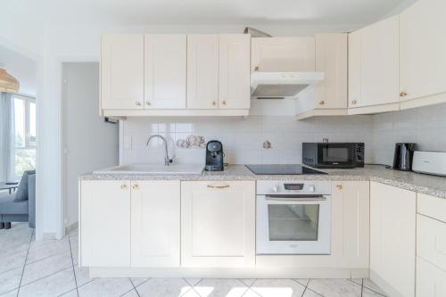 Spacious Apartment for 8 People - Bron Grand Clement in Bron