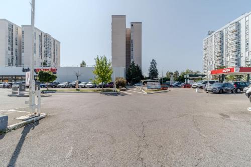 Spacious Apartment for 8 People - Bron Grand Clement in Bron