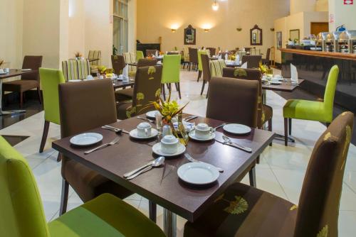Restoran, New Ambassador Hotel in Harare