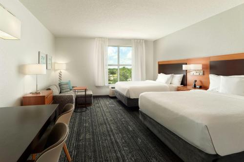 TownePlace Suites by Marriott Orlando at FLAMINGO CROSSINGS® Town Center/Western Entrance near Be Our Guest