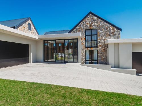 Fairbourne's View, Kingswood Golf Estate George