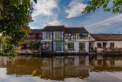 Tongli Slowlife River View Inn