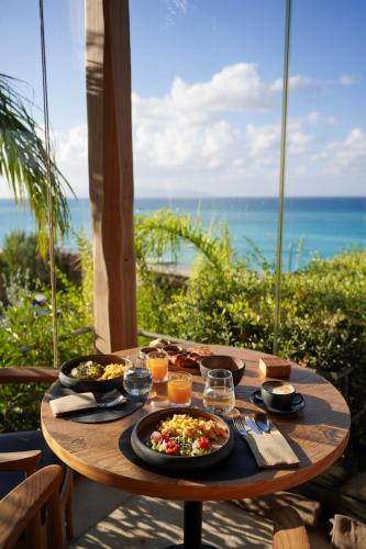 Food and beverages, F Zeen in Lourdata
